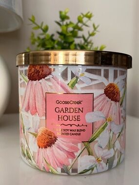NWT Goose Creek 3 Wick Candle, Garden House Scent Spring Collection
